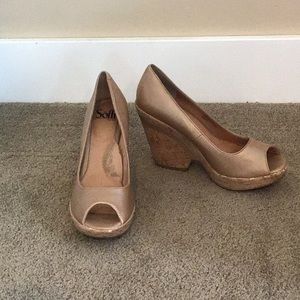 Sofft gold wedge